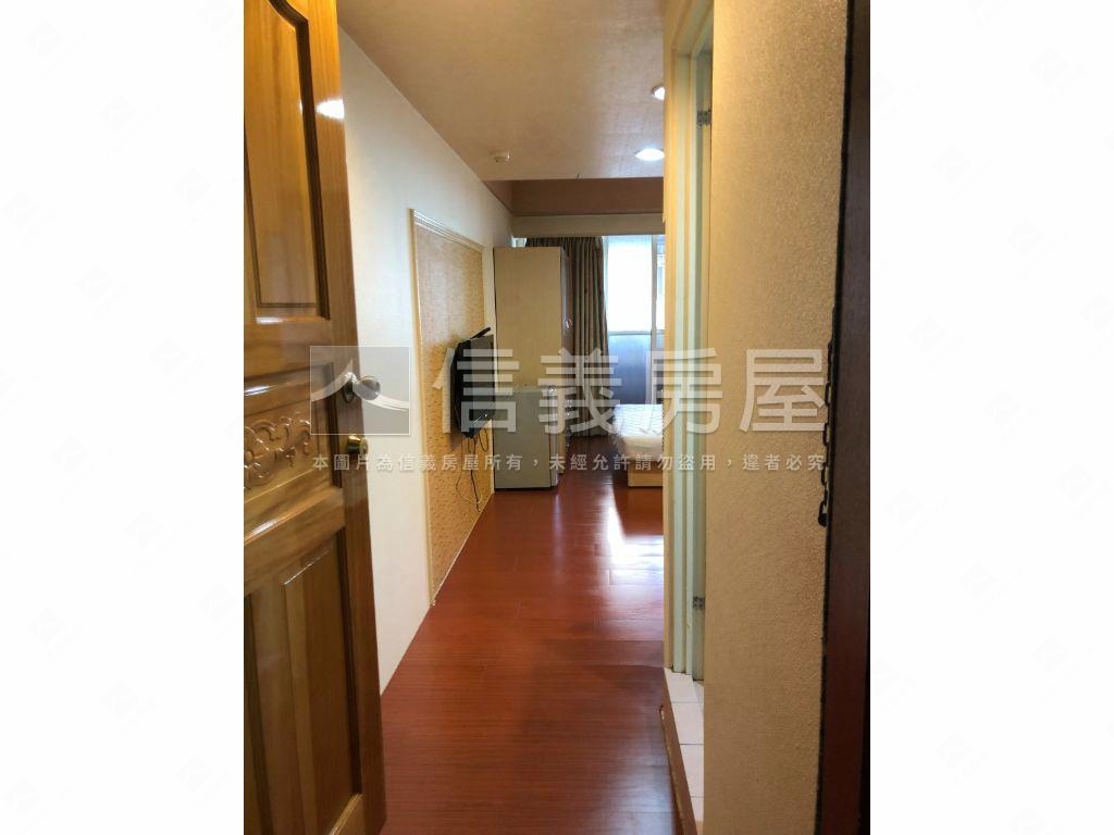 稀有電梯華廈出租三套房屋室內格局與周邊環境