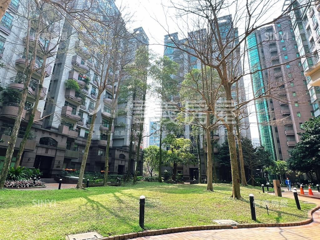 閱讀歐洲凡爾賽宮Ｂ房屋室內格局與周邊環境