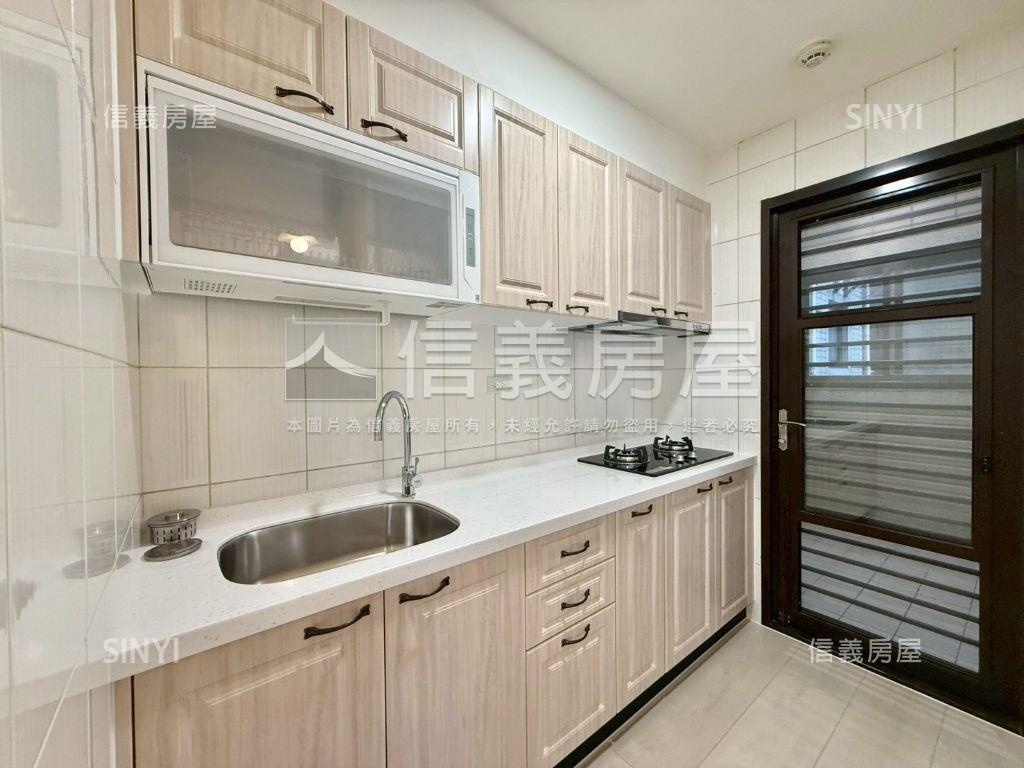 內壢．挑高絕美兩房車位房屋室內格局與周邊環境