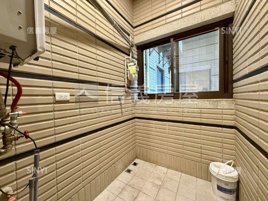 內壢．挑高絕美兩房車位房屋室內格局與周邊環境