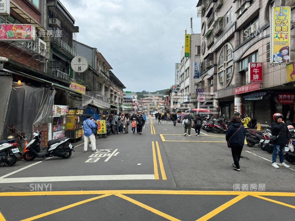 瑞芳美食街旁轉角金店面房屋室內格局與周邊環境