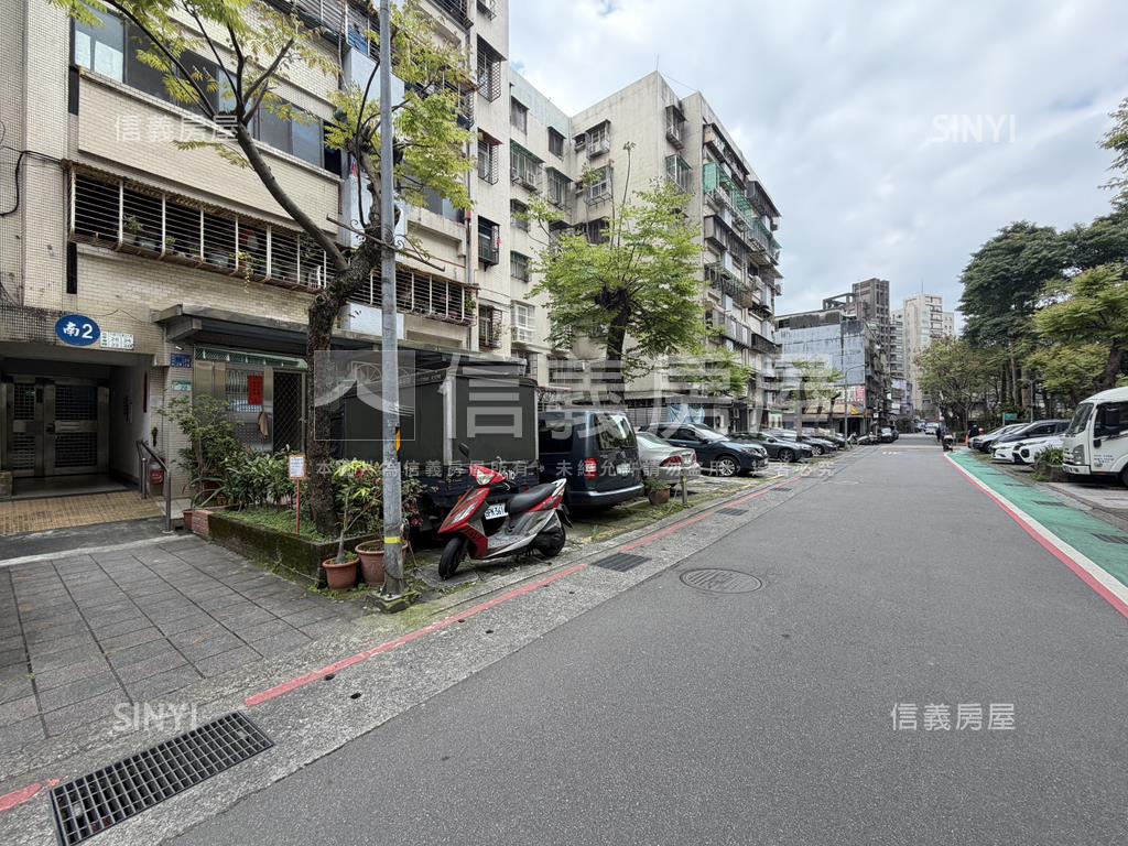 近後山埤龍華邊間電梯三房房屋室內格局與周邊環境