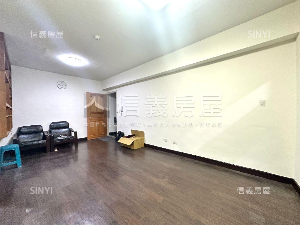 近後山埤龍華邊間電梯三房房屋室內格局與周邊環境