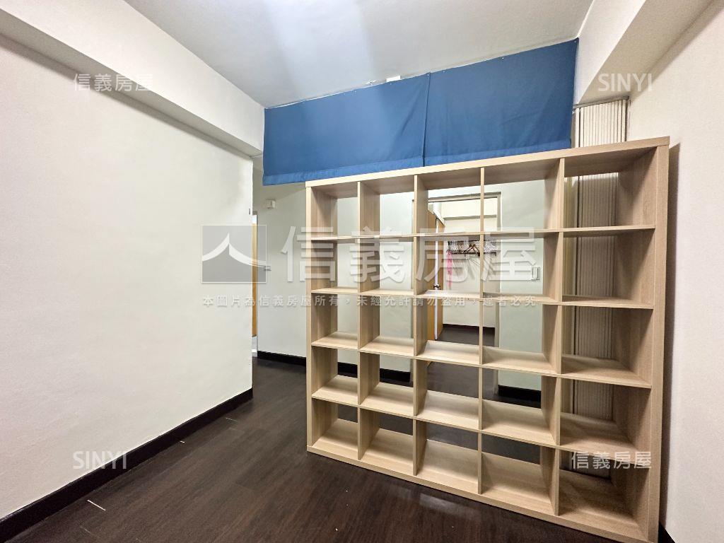 近後山埤龍華邊間電梯三房房屋室內格局與周邊環境