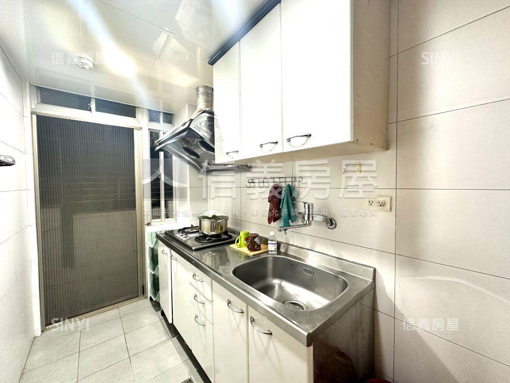 近後山埤龍華邊間電梯三房房屋室內格局與周邊環境