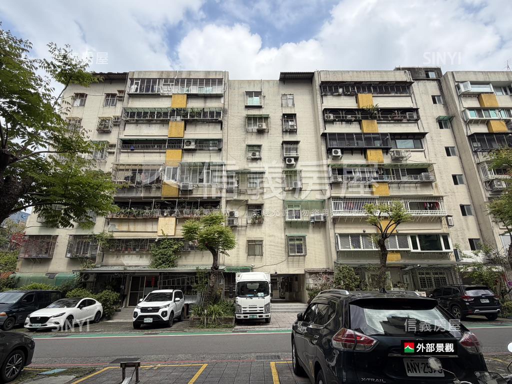 近後山埤龍華邊間電梯三房房屋室內格局與周邊環境