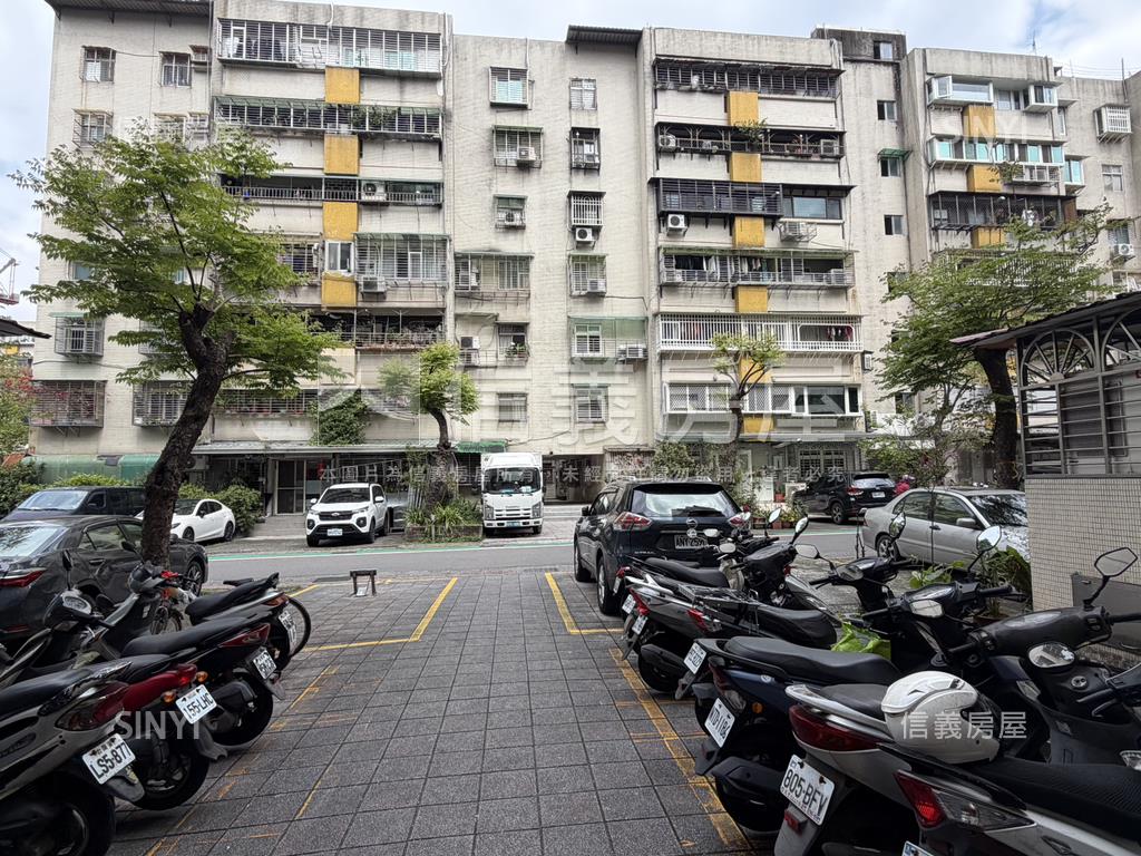 近後山埤龍華邊間電梯三房房屋室內格局與周邊環境