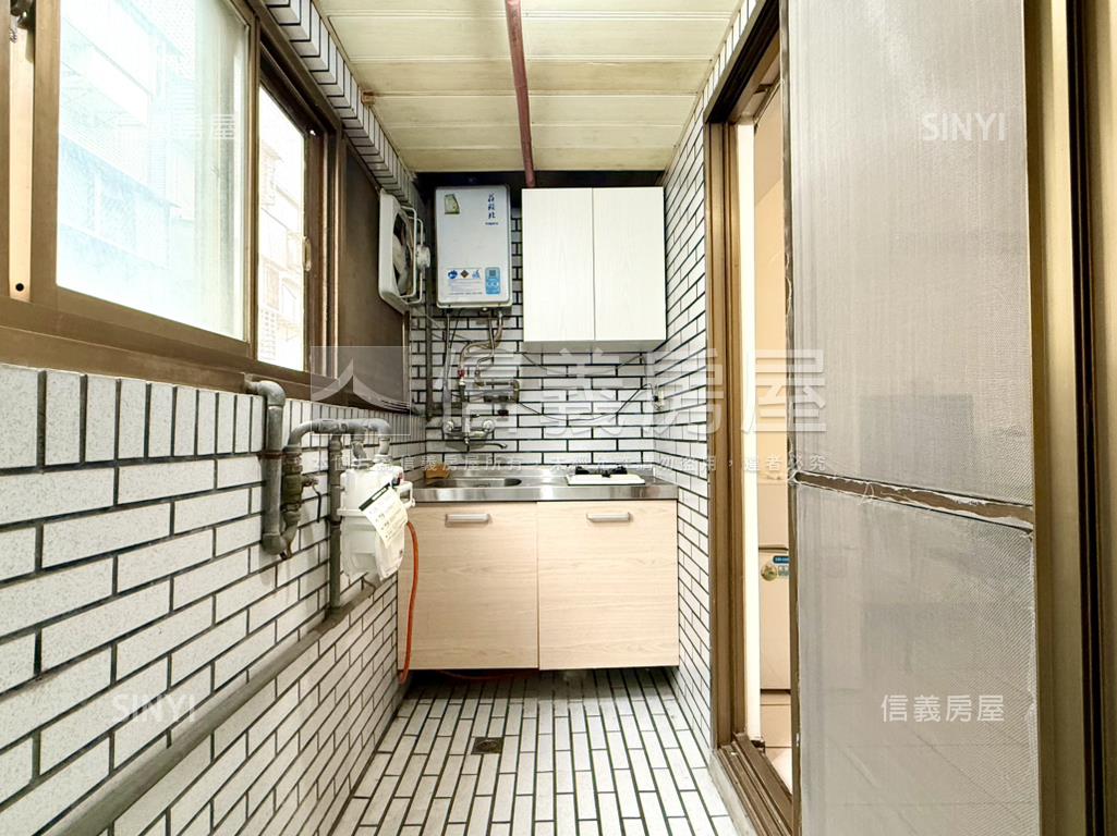 建成高樓美套房屋室內格局與周邊環境