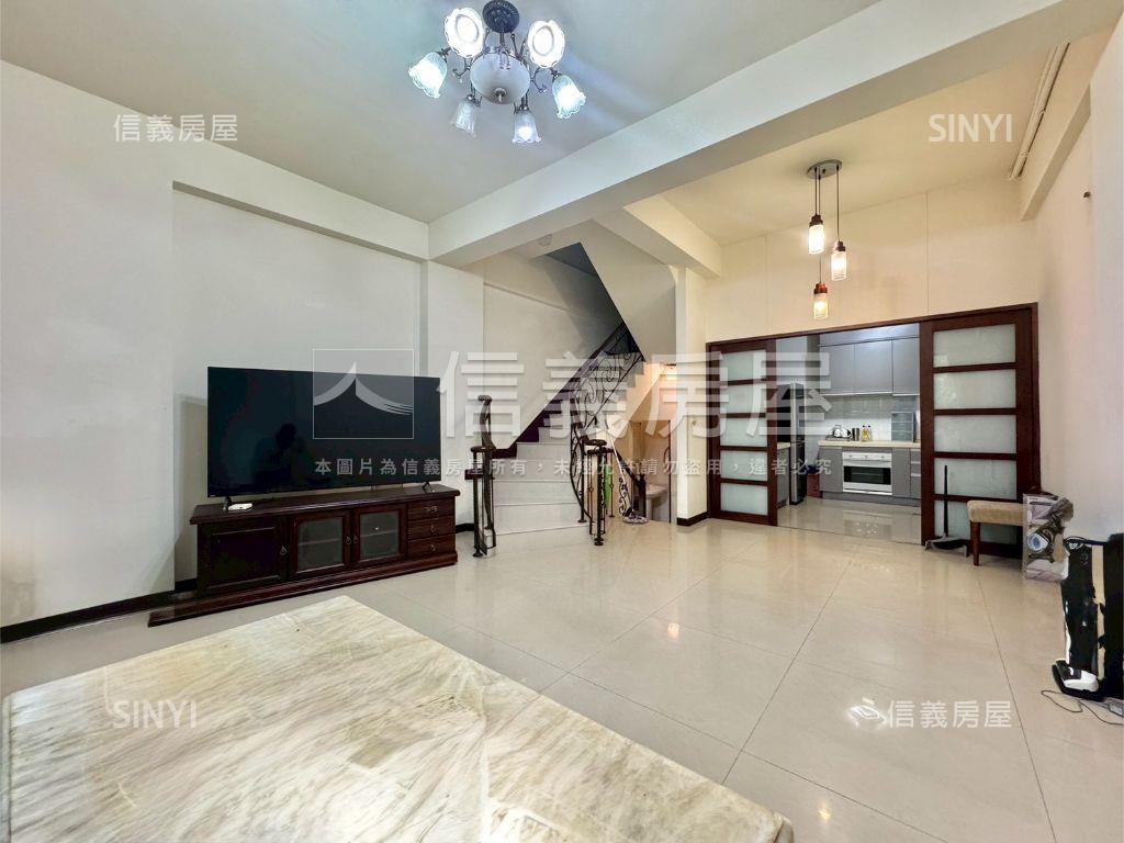 高鐵區別墅勳章臨路透天房屋室內格局與周邊環境