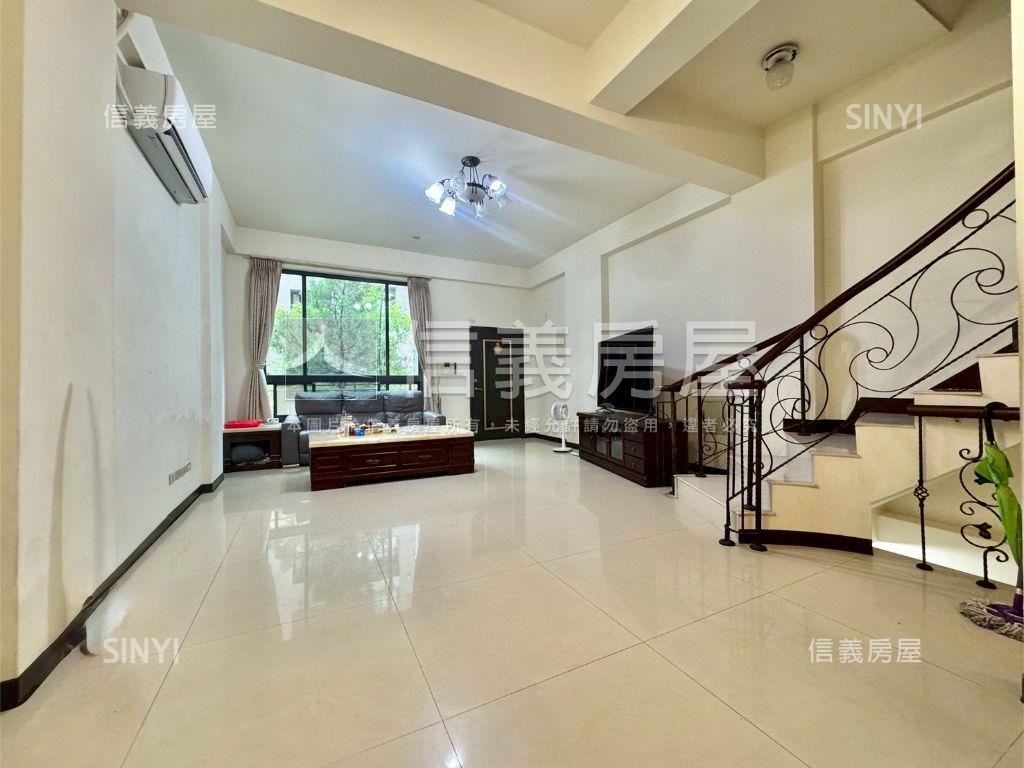 高鐵區別墅勳章臨路透天房屋室內格局與周邊環境