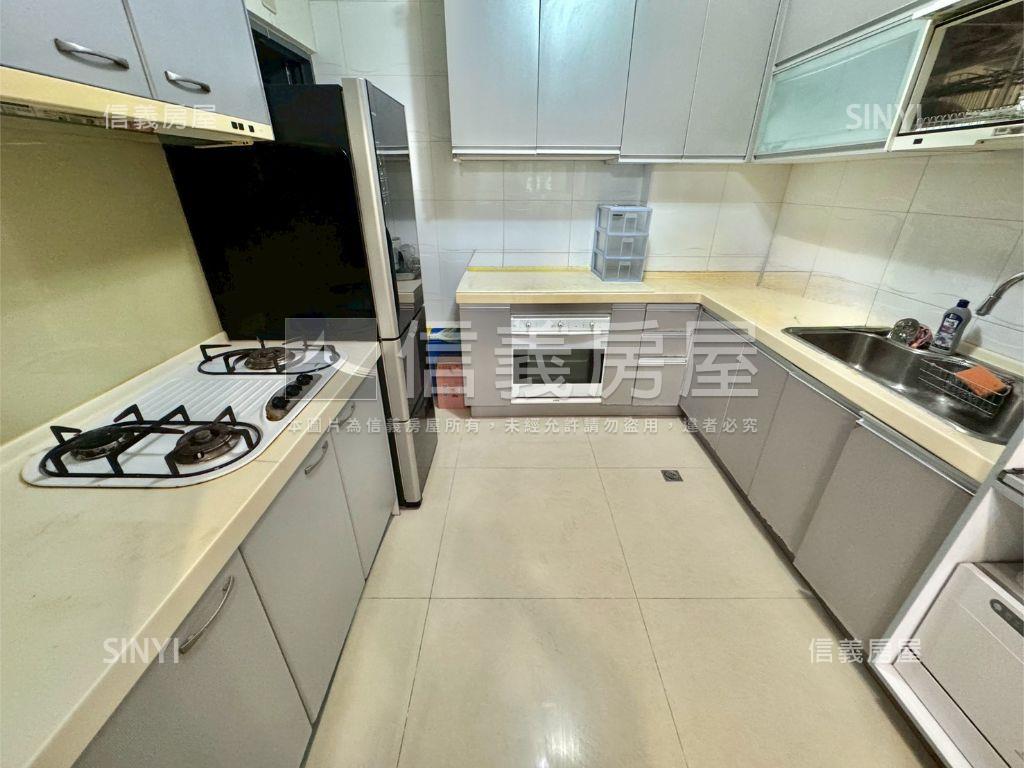 高鐵區別墅勳章臨路透天房屋室內格局與周邊環境