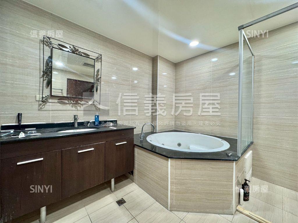 高鐵區別墅勳章臨路透天房屋室內格局與周邊環境