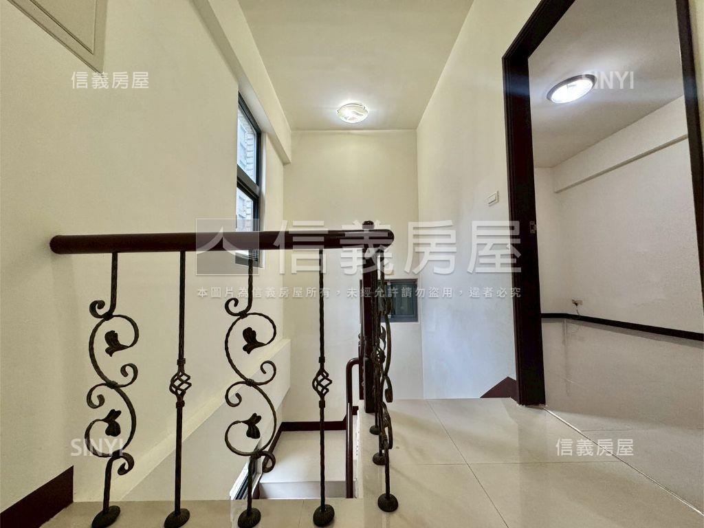 高鐵區別墅勳章臨路透天房屋室內格局與周邊環境