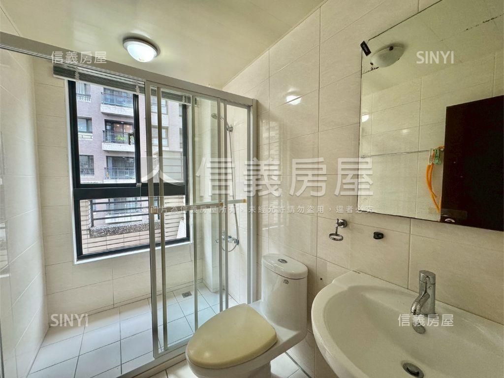 高鐵區別墅勳章臨路透天房屋室內格局與周邊環境