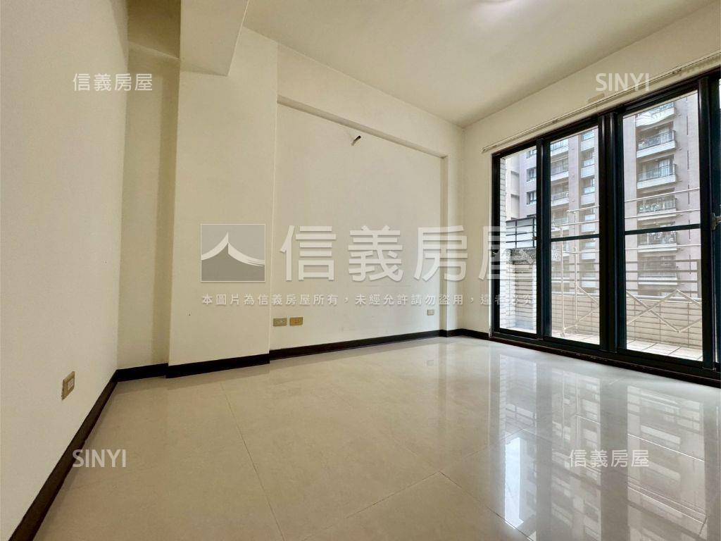 高鐵區別墅勳章臨路透天房屋室內格局與周邊環境