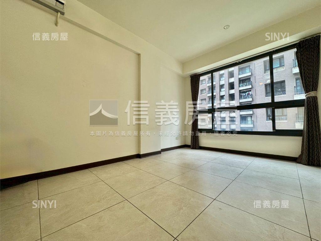 高鐵區別墅勳章臨路透天房屋室內格局與周邊環境