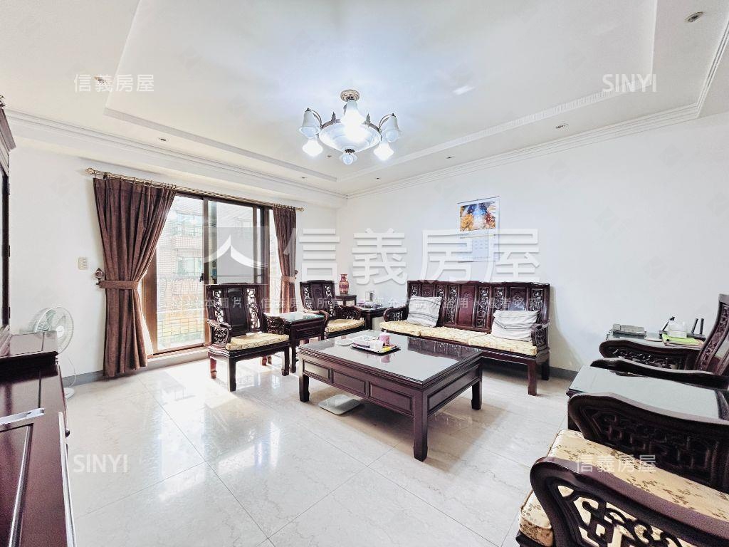 次頂樓景觀面公園中悅凱撒房屋室內格局與周邊環境