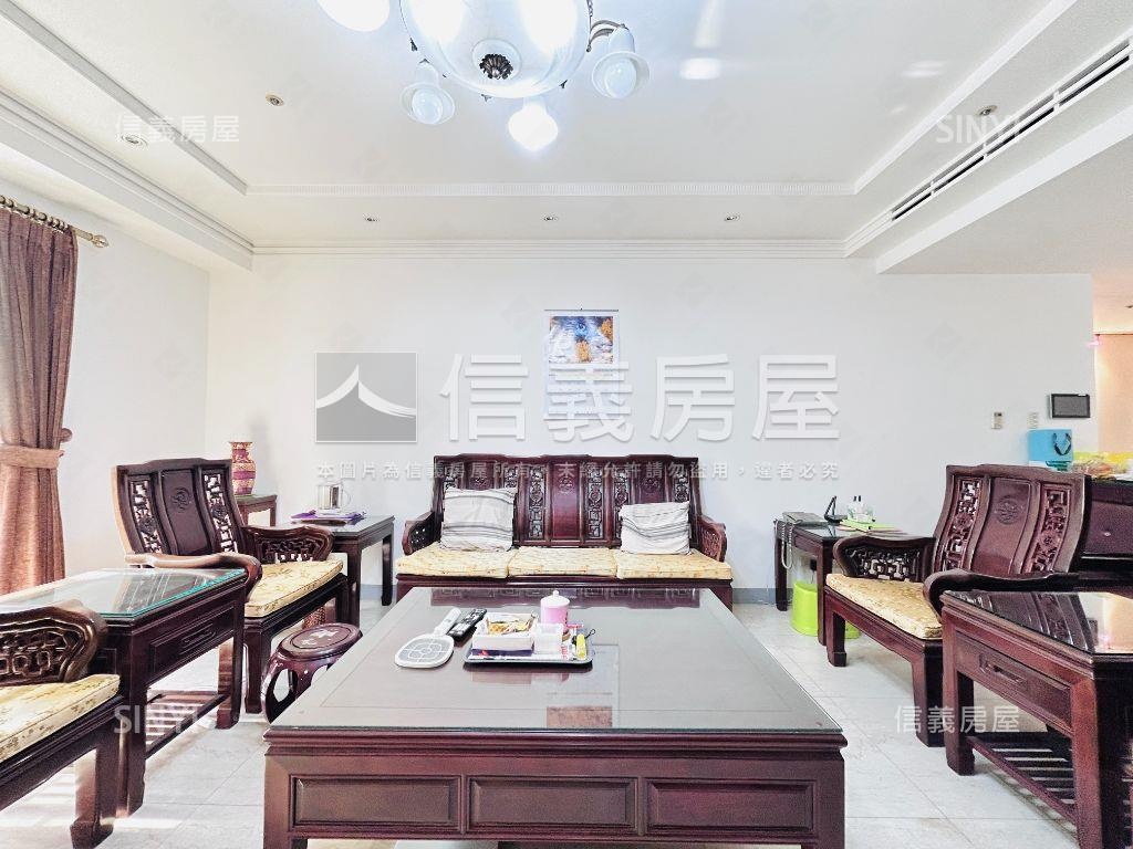 次頂樓景觀面公園中悅凱撒房屋室內格局與周邊環境