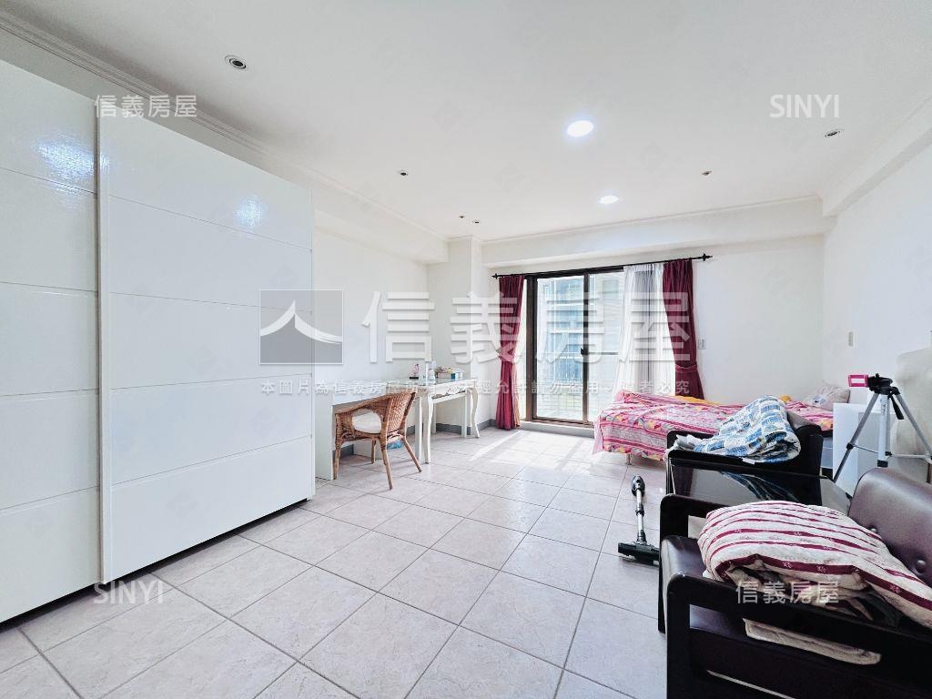 次頂樓景觀面公園中悅凱撒房屋室內格局與周邊環境