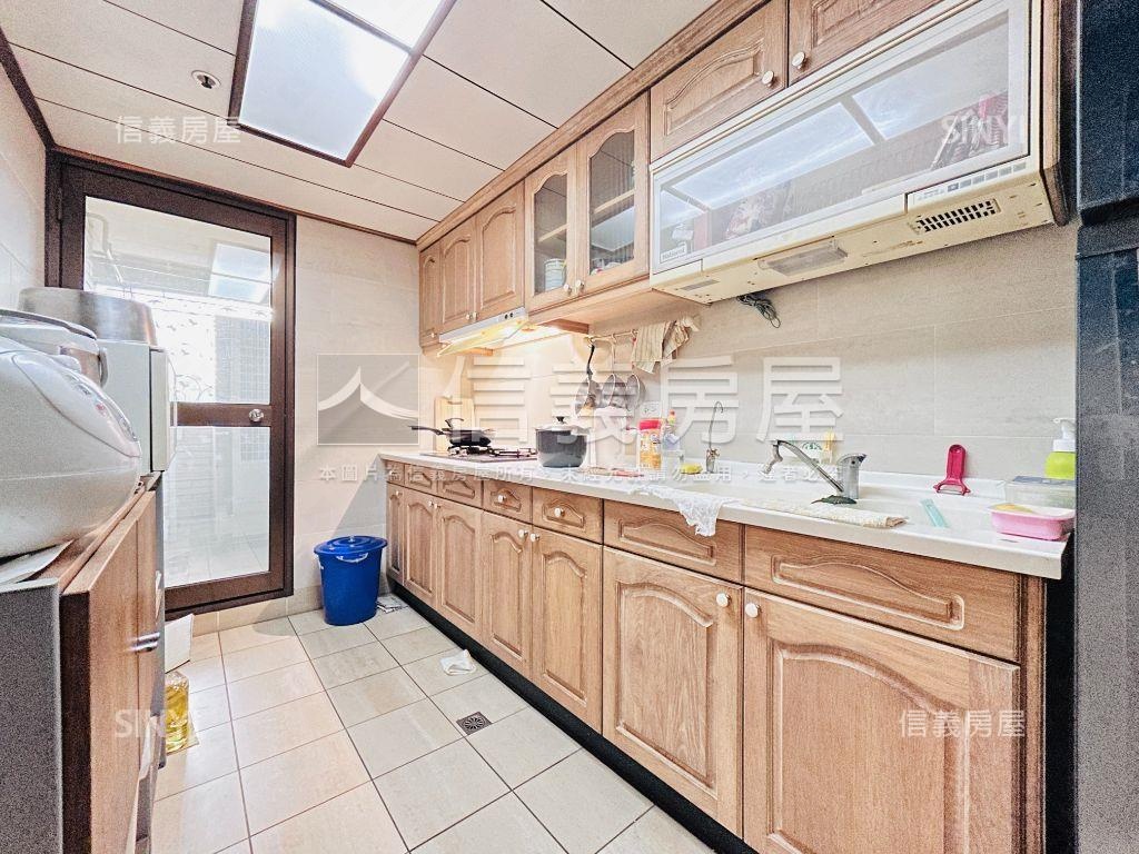 次頂樓景觀面公園中悅凱撒房屋室內格局與周邊環境