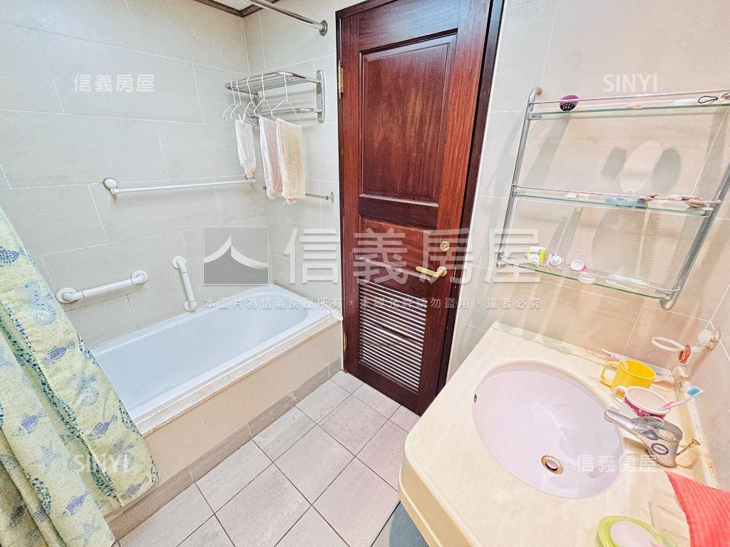 次頂樓景觀面公園中悅凱撒房屋室內格局與周邊環境