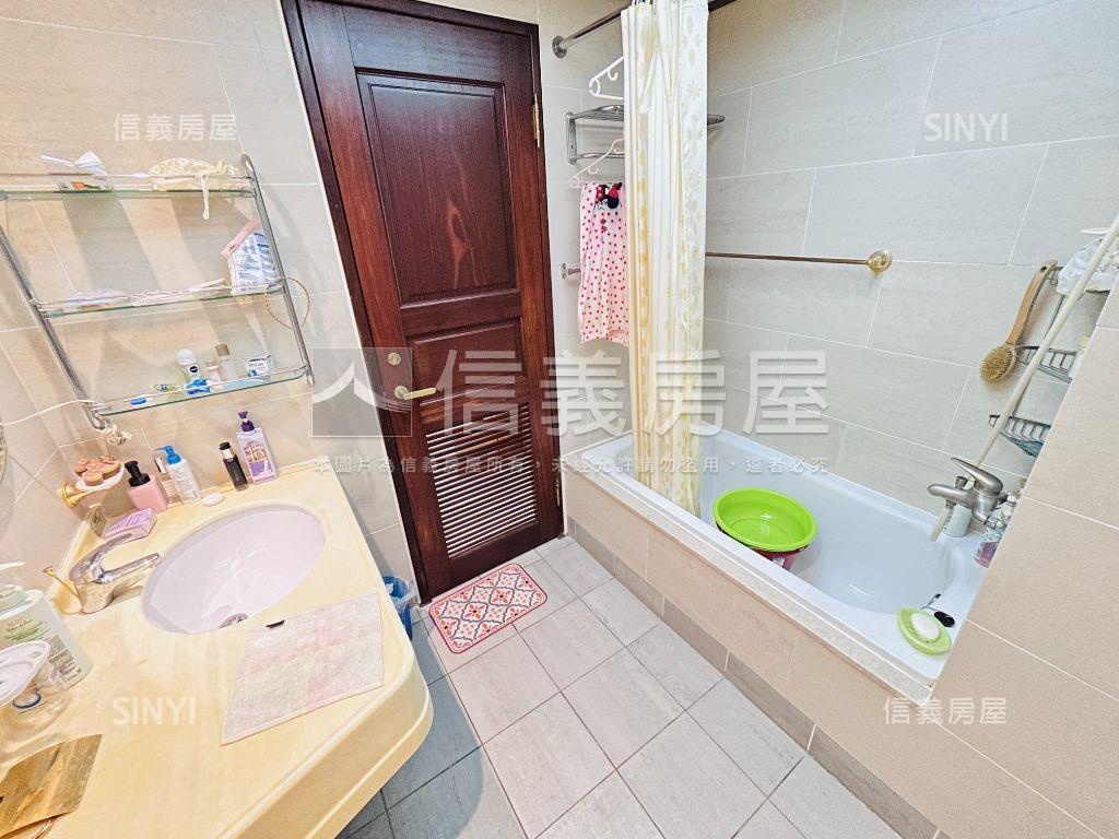 次頂樓景觀面公園中悅凱撒房屋室內格局與周邊環境