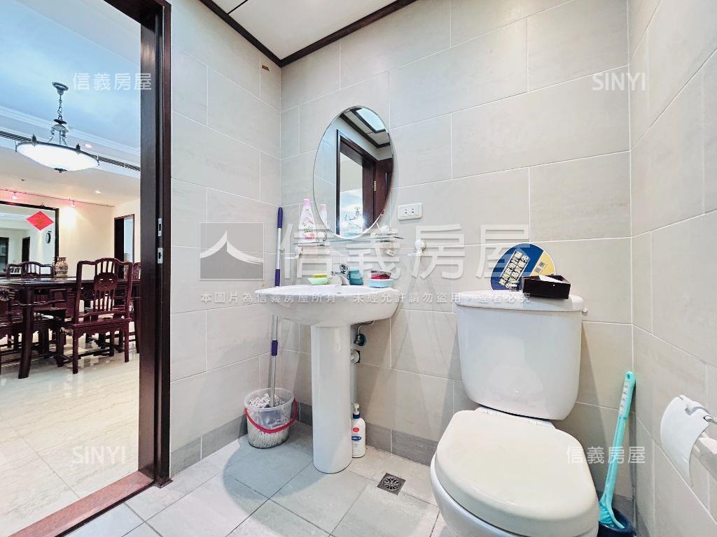 次頂樓景觀面公園中悅凱撒房屋室內格局與周邊環境