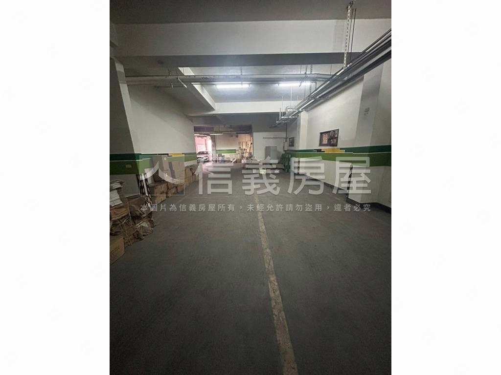 台中市政路上整棟企業總部房屋室內格局與周邊環境