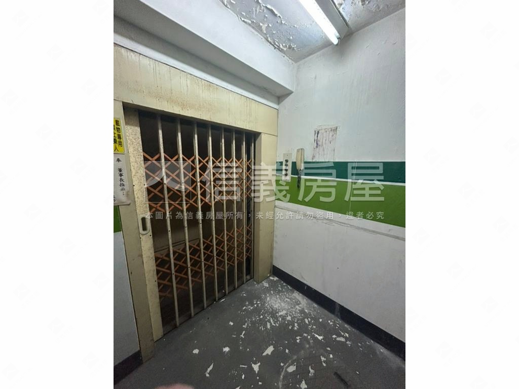 台中市政路上整棟企業總部房屋室內格局與周邊環境