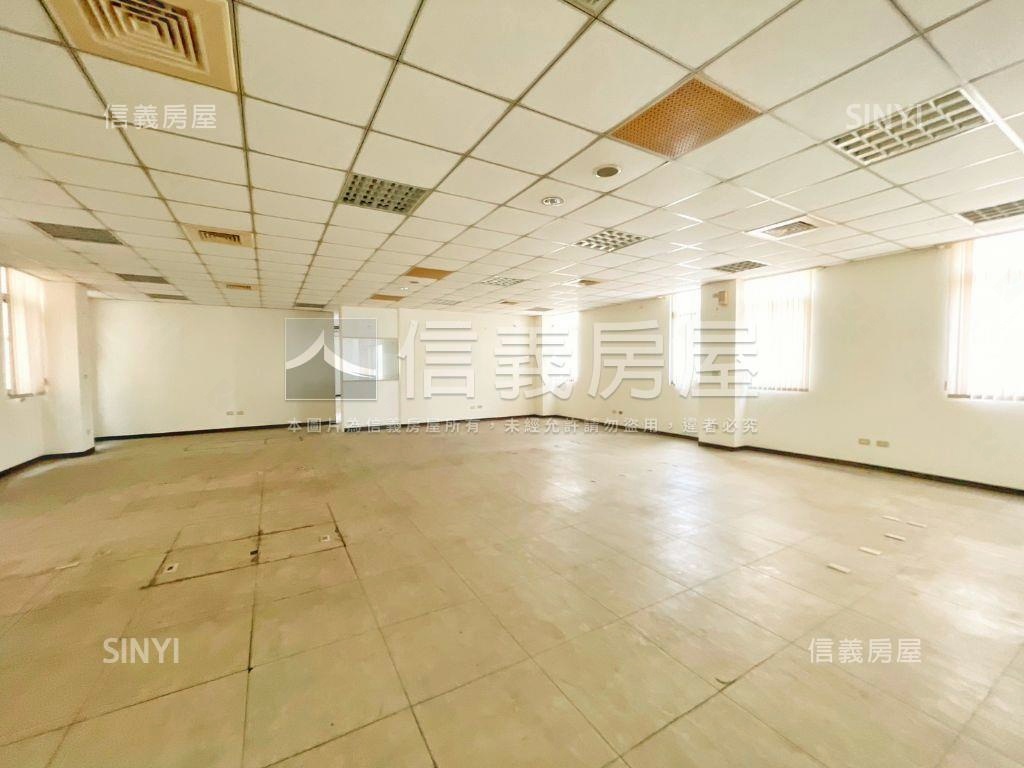 台中市政路上整棟企業總部房屋室內格局與周邊環境