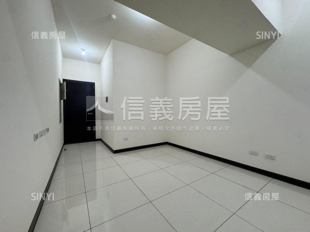 前後陽台三房車位房屋室內格局與周邊環境