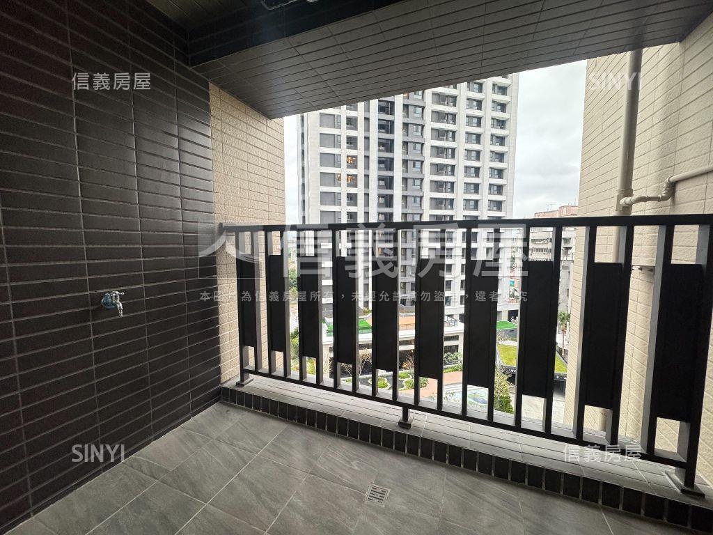 前後陽台三房車位房屋室內格局與周邊環境