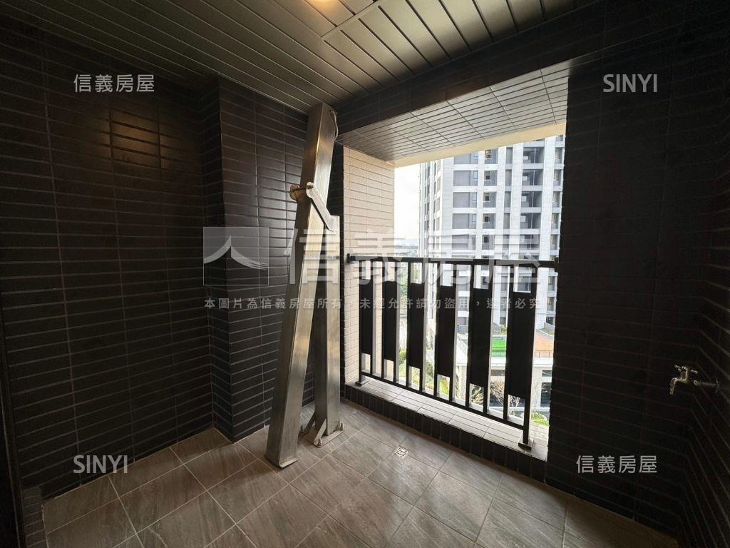 前後陽台三房車位房屋室內格局與周邊環境