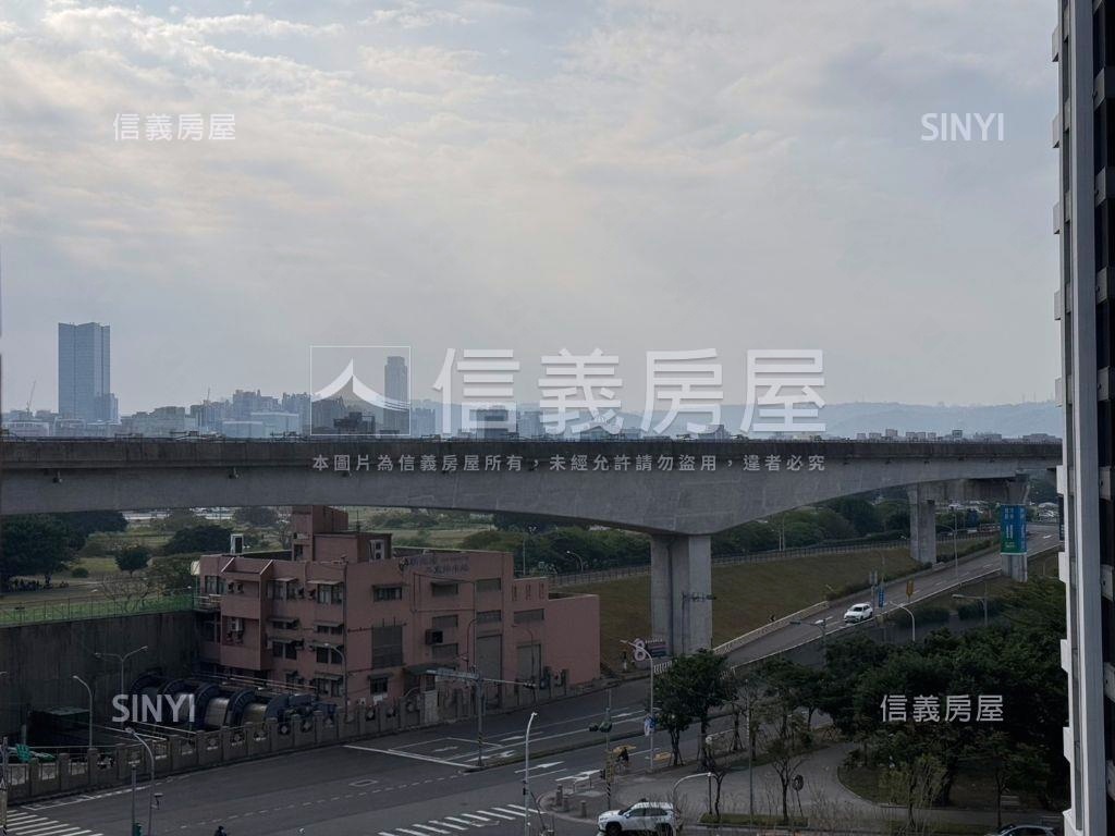 前後陽台三房車位房屋室內格局與周邊環境