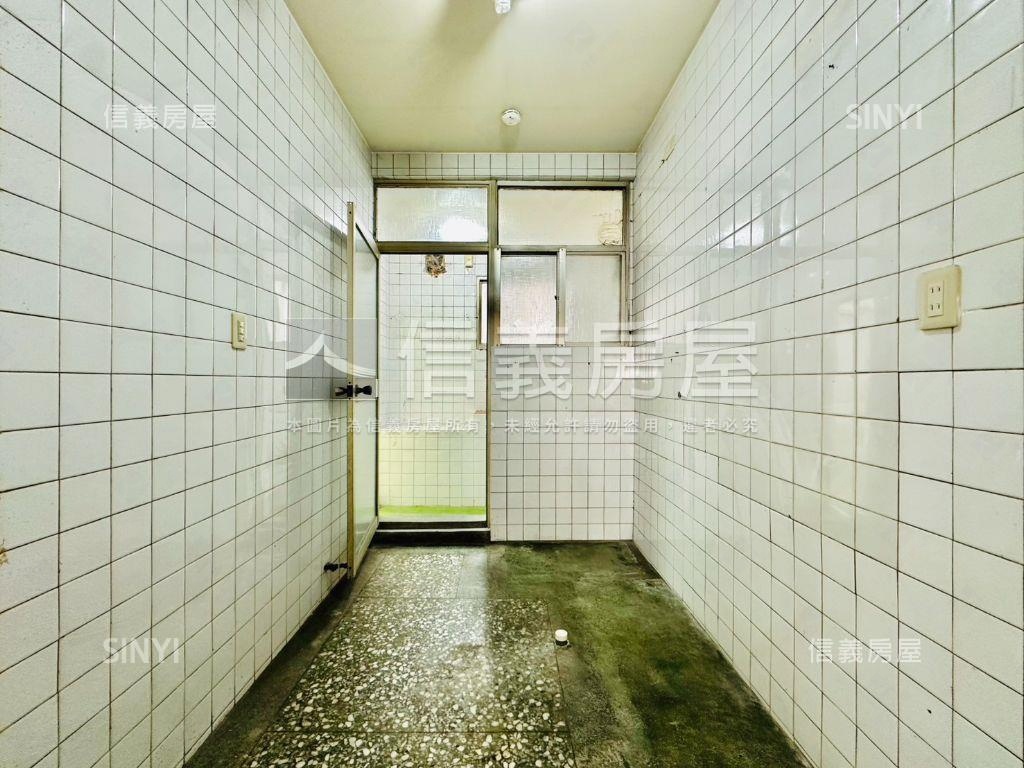 忠孝路三面採光方正美屋房屋室內格局與周邊環境