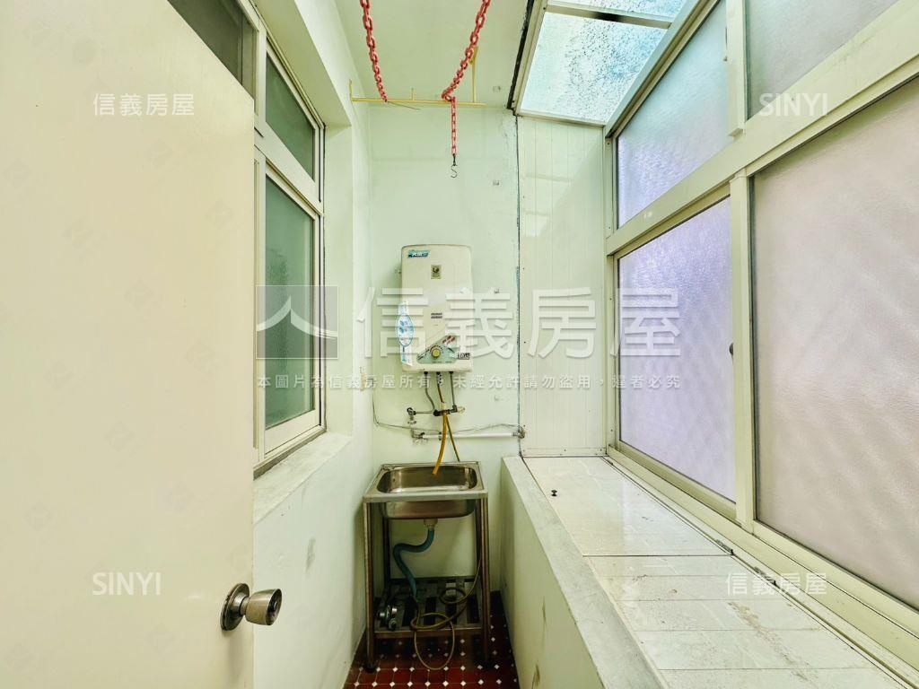 忠孝路三面採光方正美屋房屋室內格局與周邊環境