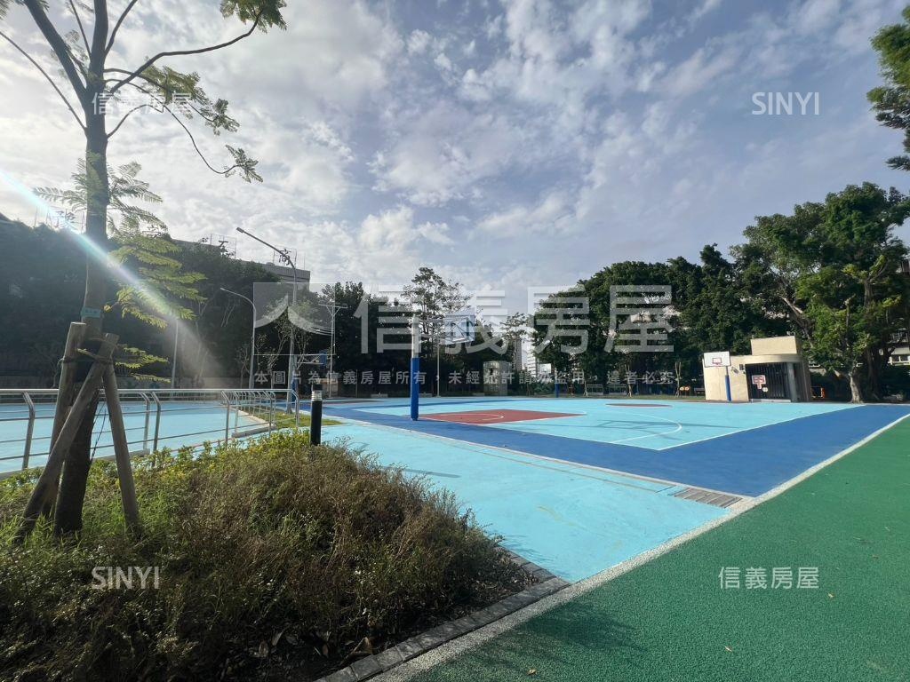 忠孝路三面採光方正美屋房屋室內格局與周邊環境