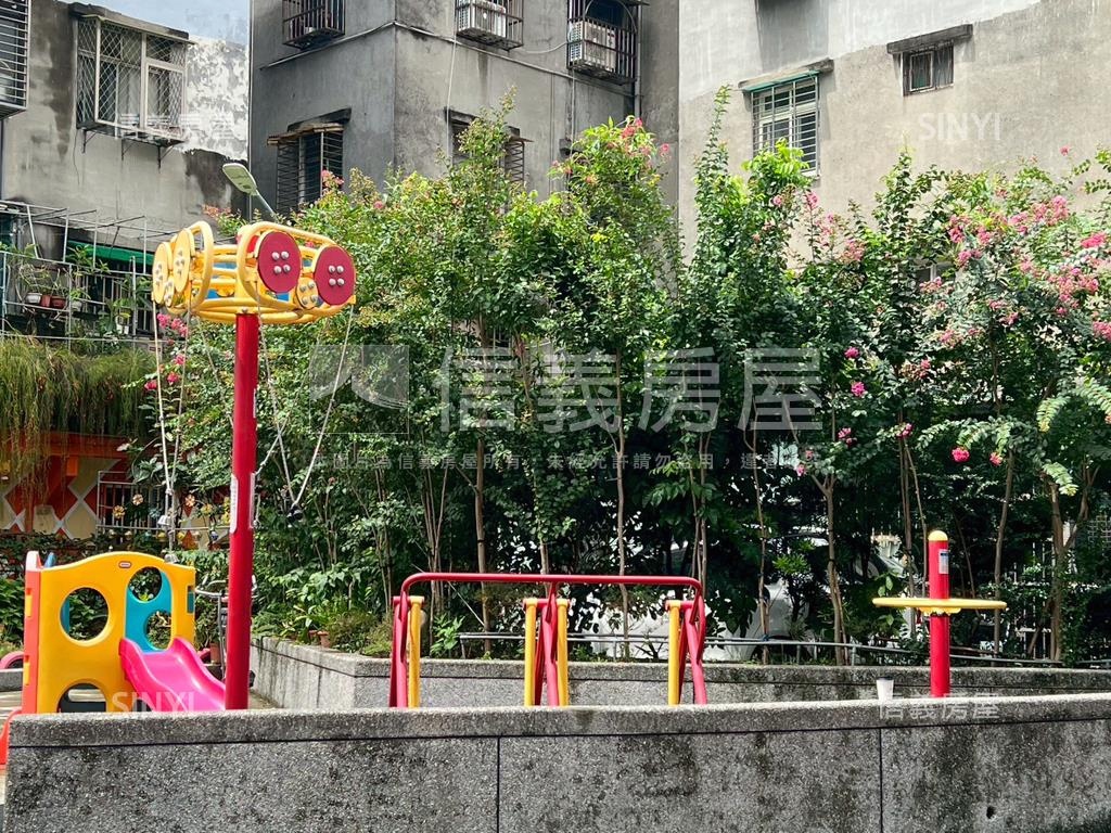 忠孝路三面採光方正美屋房屋室內格局與周邊環境