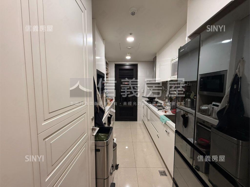 冠德天御面學校三房雙車位房屋室內格局與周邊環境