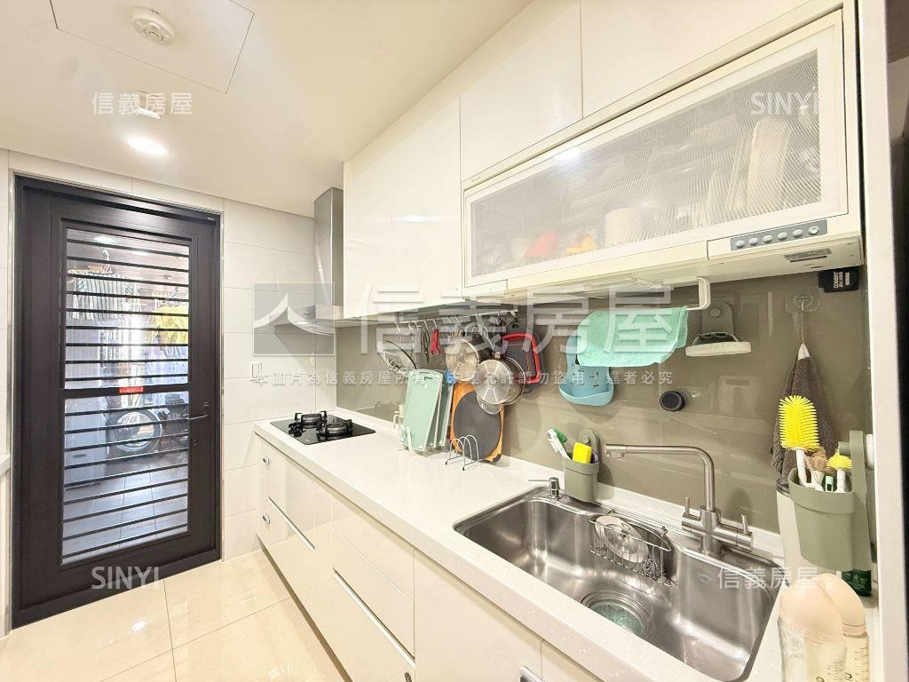 冠德天御面學校三房雙車位房屋室內格局與周邊環境