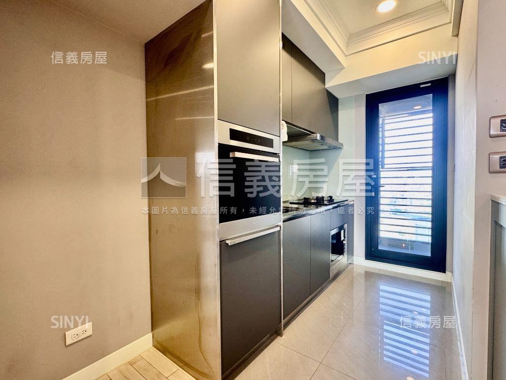 輕屋齡質感高樓３＋１平車房屋室內格局與周邊環境