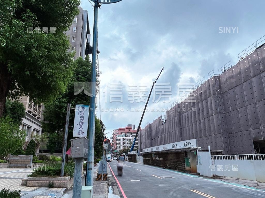 晴空大地３房坡平車位房屋室內格局與周邊環境
