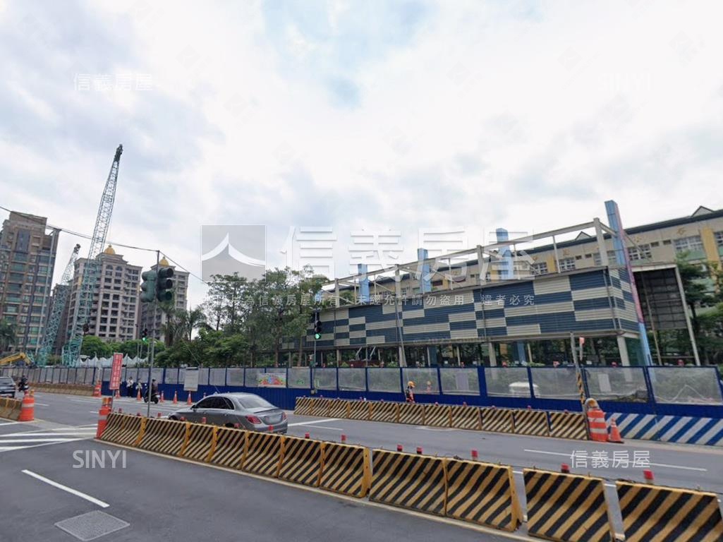 晴空大地３房坡平車位房屋室內格局與周邊環境