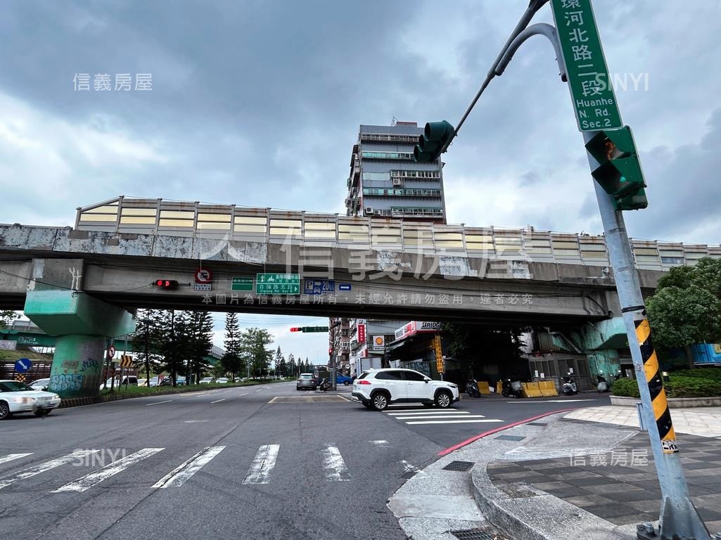 晴空大地３房坡平車位房屋室內格局與周邊環境
