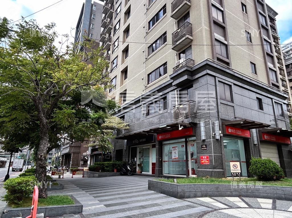 晴空大地３房坡平車位房屋室內格局與周邊環境