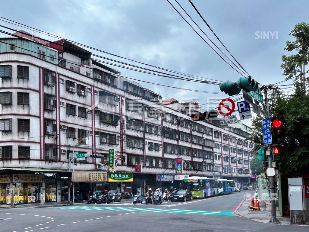 晴空大地３房坡平車位房屋室內格局與周邊環境