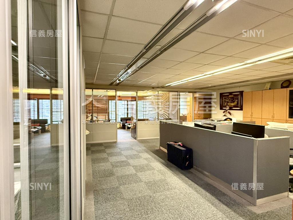 環球世貿景觀鋼骨純辦房屋室內格局與周邊環境