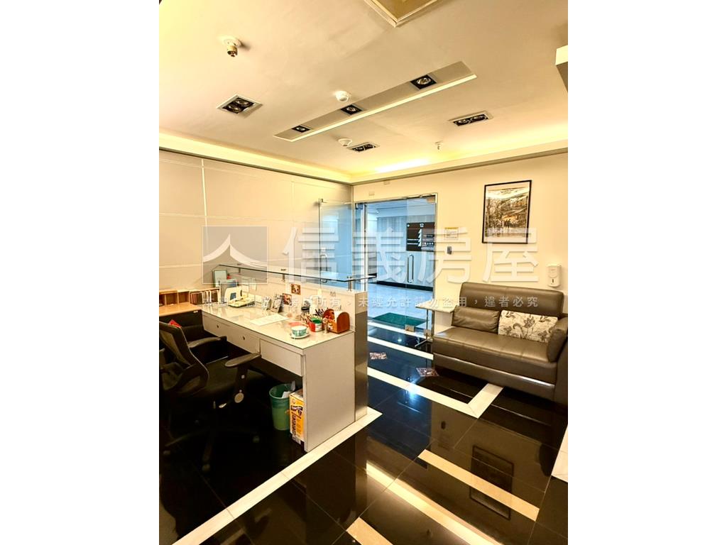 環球世貿景觀鋼骨純辦房屋室內格局與周邊環境