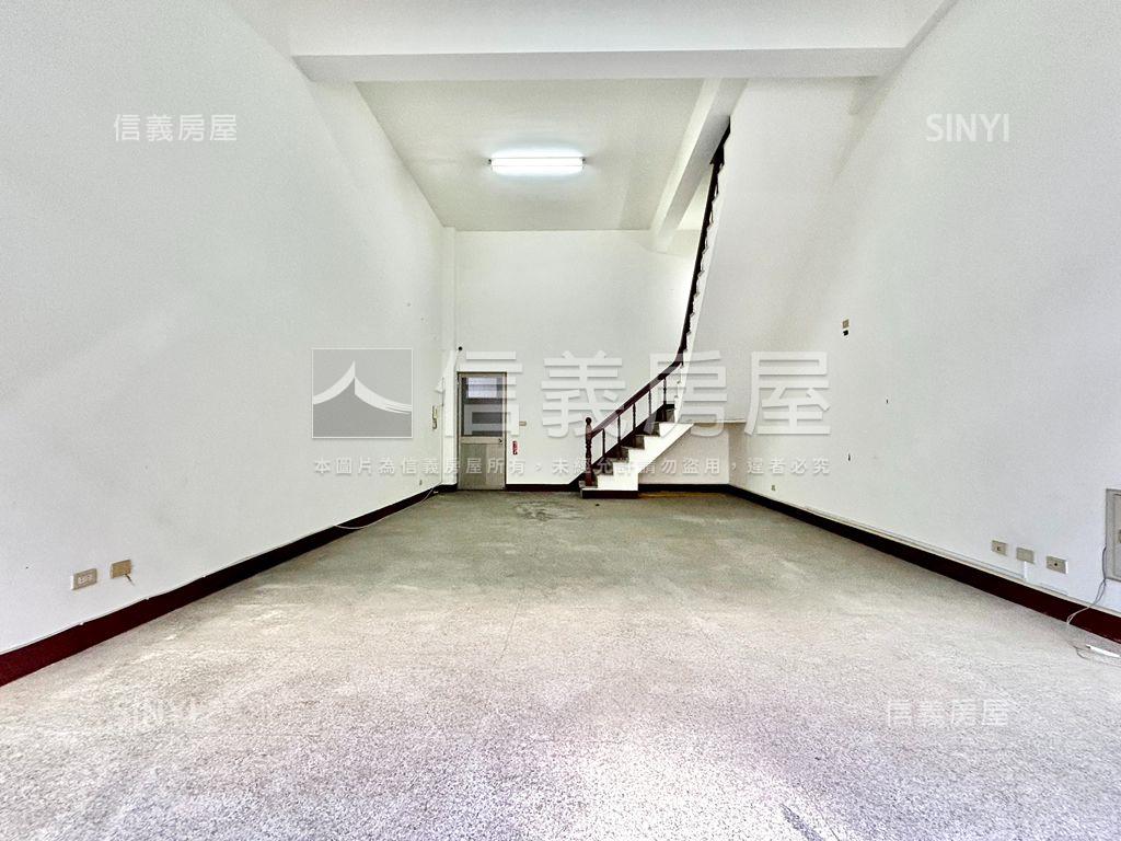 邊間挑高面寬金店附平車房屋室內格局與周邊環境