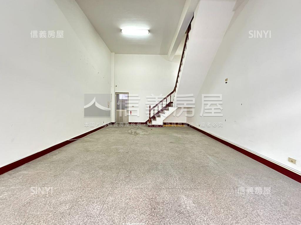 邊間挑高面寬金店附平車房屋室內格局與周邊環境
